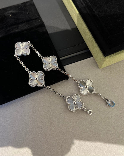 [Everoly JW]  CLOVER 5 MOTIF LASER BRACELET COLLECTION